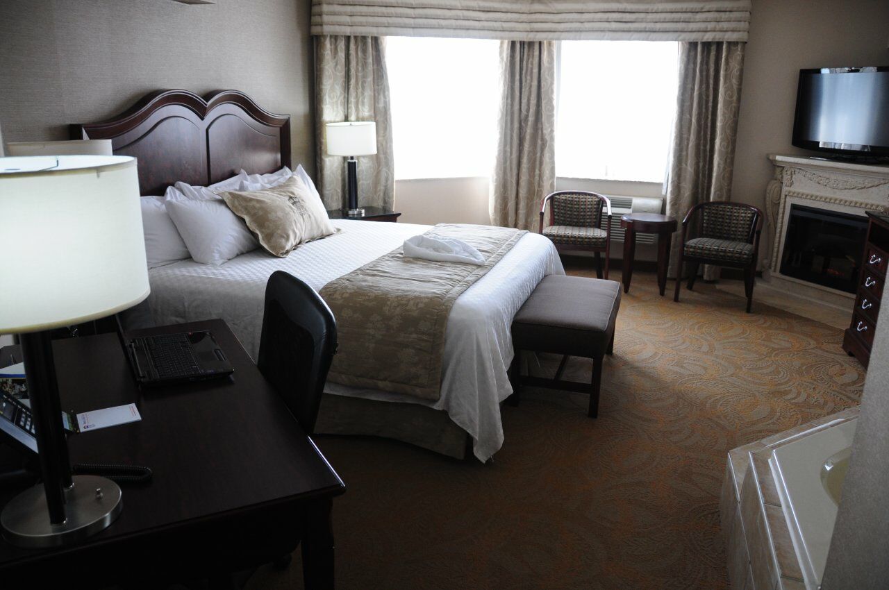 Hotel Monte Carlo & Downtown