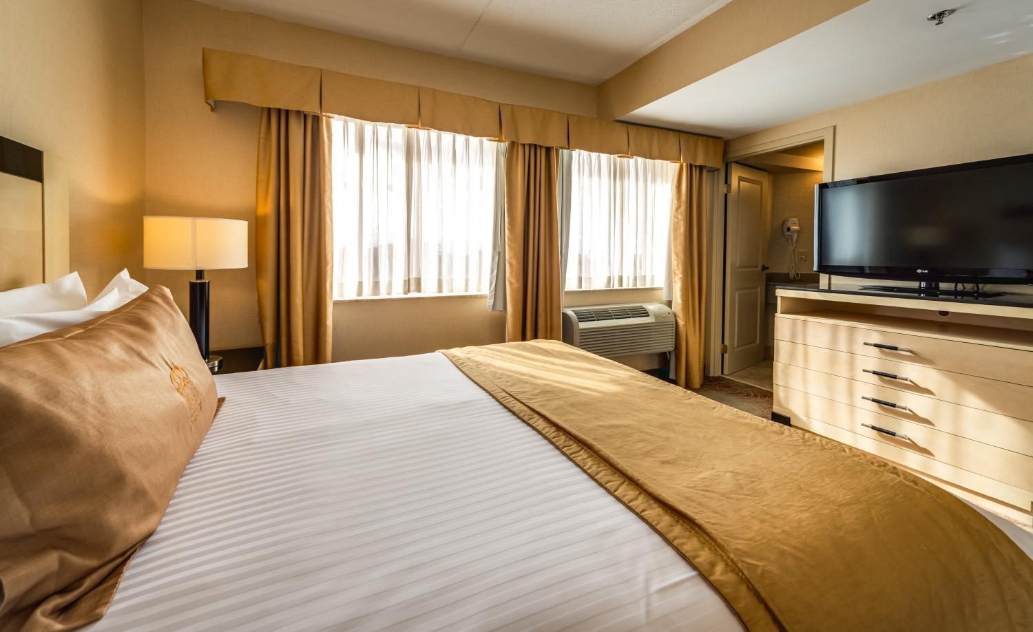 Hotel Monte Carlo & Downtown